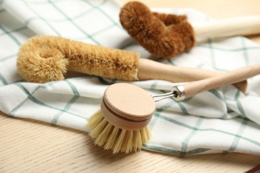 How to Clean Wooden Dish Brushes: A Simple Care Routine