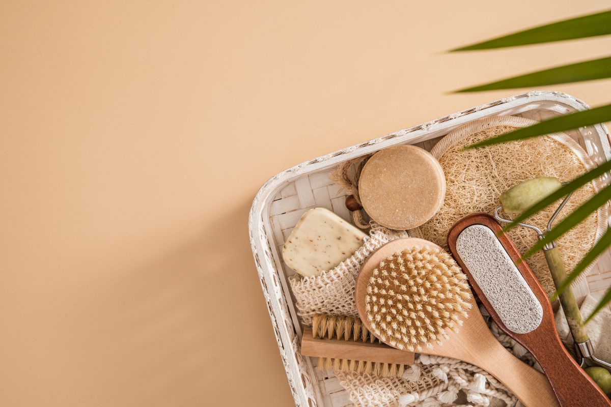 Sustainable beauty products in a basket. 