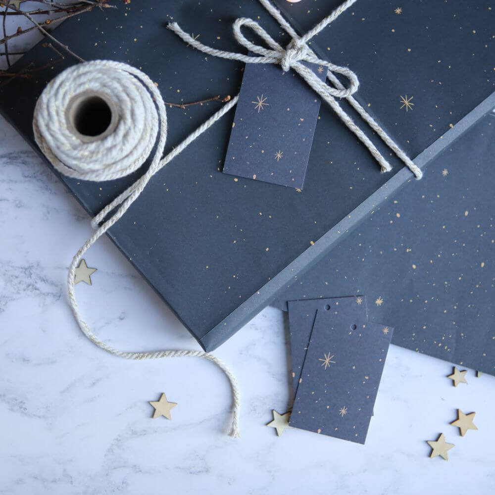 Christmas Star Wrapping Paper & Matching Tags - 50cm x 70cm - 5 Sheets
